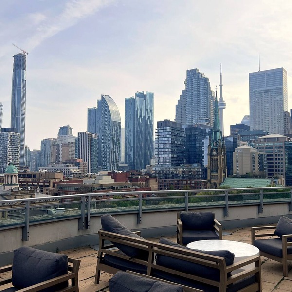 2-bed, 2-bath spacious condo one block from St Lawrence market