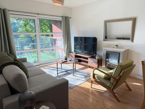 2 Bed Flat - Sleeps 6 - Negotiation for Contractors & Long Stays - Free Parking
