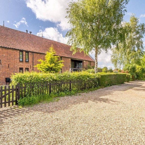 2 Bed in Runham (oc-1995)