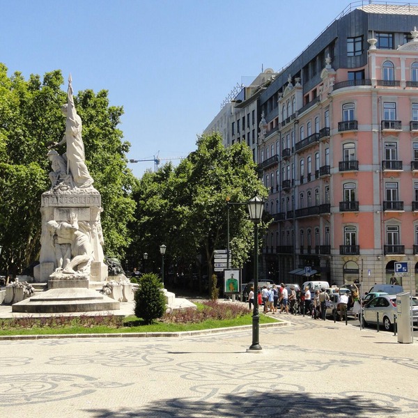 2 Bed Luxury Apt in the Heart of Downtown Lisbon, Just off Avenida da Liberdade