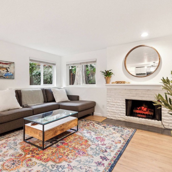 2 bedroom, 1.5 bath Condo w/free Parking, Kitchen, WiFi, W/D & 97% walk score