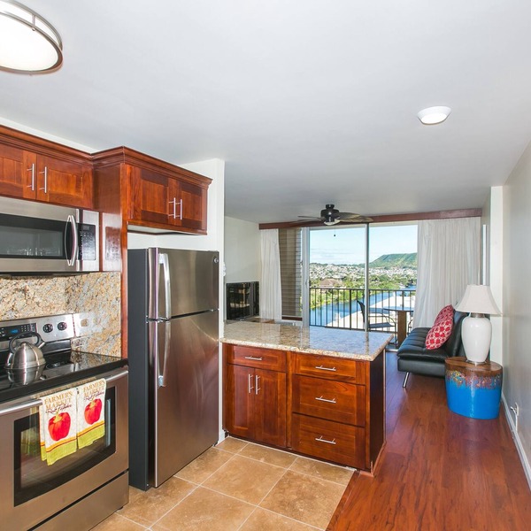 2 Bedroom, 2 Bath Condo With Mountain And Water Views In The Heart Of Waikiki
