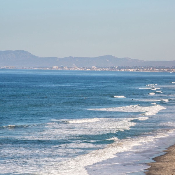 2 bedroom/2 bath Oceanfront with Large yard & Entertaining Area Pet Friendly