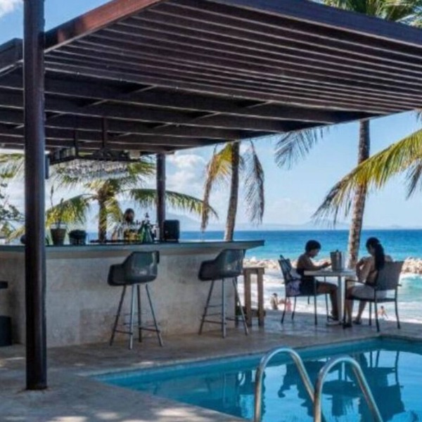 2-bedroom 3 bath beachfront resort. Free Restaurant Breakfast, Airport Transport