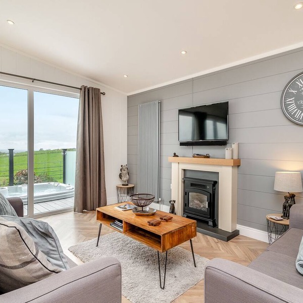 2 bedroom accommodation in Midsomer House, East Compton