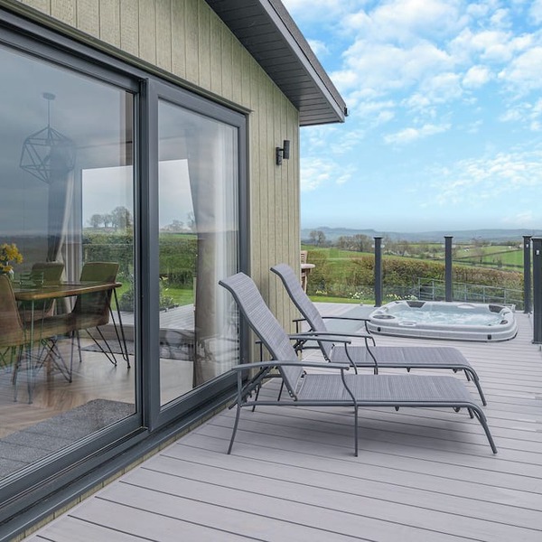 2 bedroom accommodation in Midsomer House, East Compton