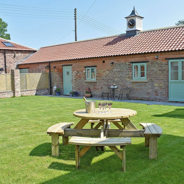 2 bedroom accommodation in Langtoft, near Driffield