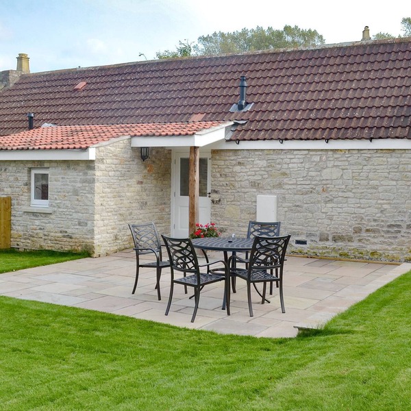 2 bedroom accommodation in Marksbury, near Bath