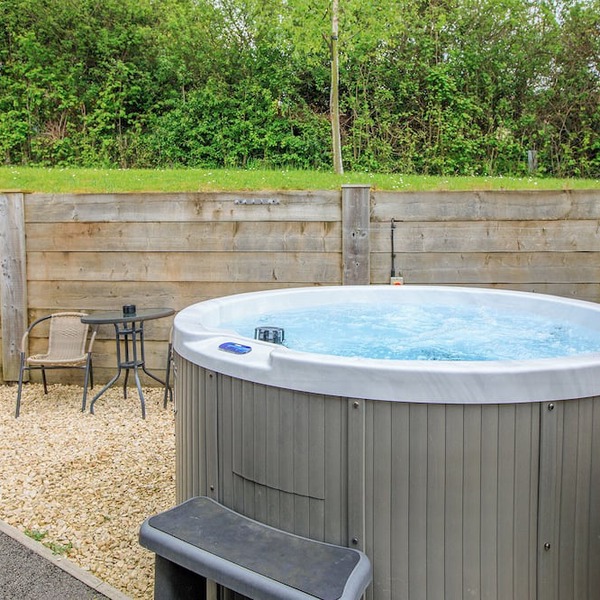 2 bedroom accommodation in Glastonbury