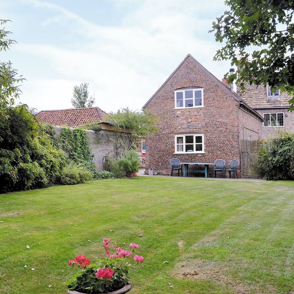 2 bedroom accommodation in Whitminster