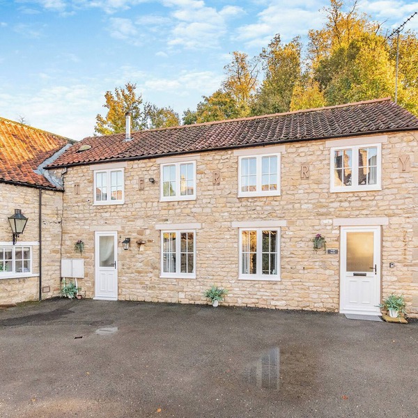 2 bedroom accommodation in Thornton Le Dale, near Pickering
