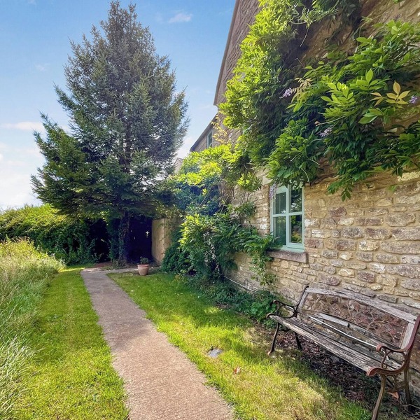 2 bedroom accommodation in Broughton Gifford, near Melksham