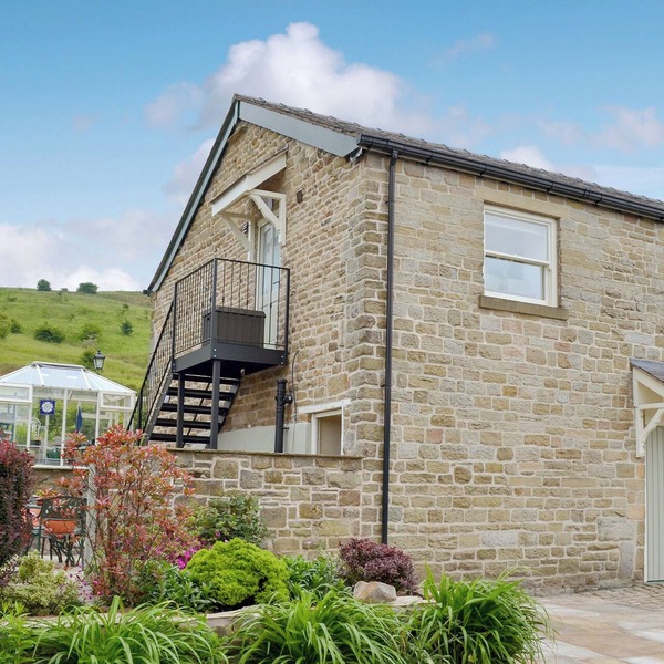 2 bedroom accommodation in Mossley