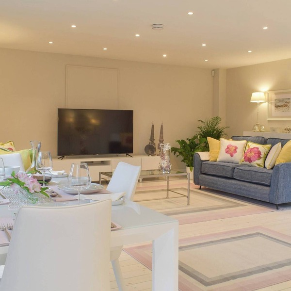 2 bedroom accommodation in Roslin