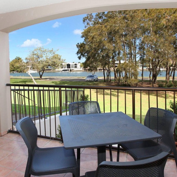 2 Bedroom Apartment with pool and reverse Air conditioning