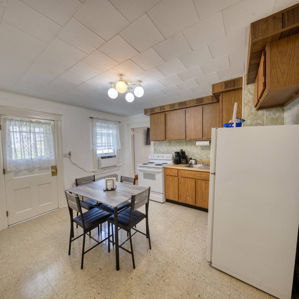 2-bedroom apartment in awesome Carbondale with AC