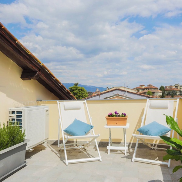 2-bedroom condo in peaceful Lucca with air conditioning and assigned parking