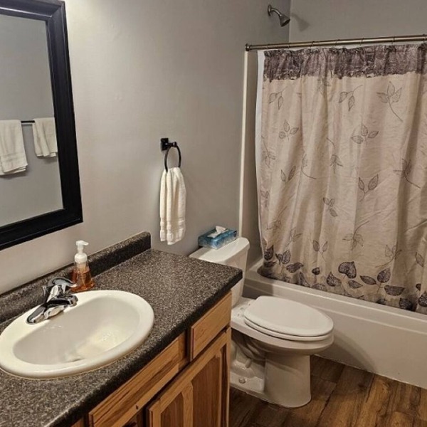 2 Bedroom Lower Duplex