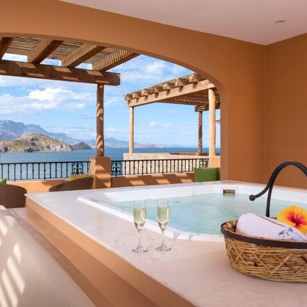 2-bedroom penthouse on Danzantes Bay. Baja. TPC Golf Course. Fishing Dream!