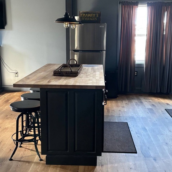 2 Bedroom Restored Historic Landmark-Old Industrial Soda Factory in Mount Carmel