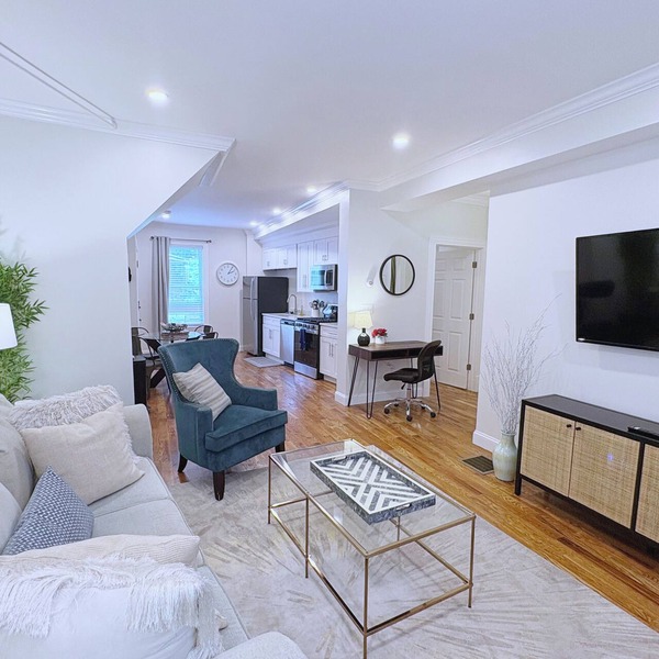 2 Bedroom with Private Deck Near Green Line