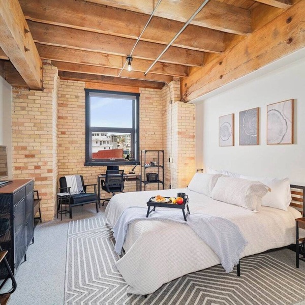 2 BR 2 BA in Canal Park Close to everything!