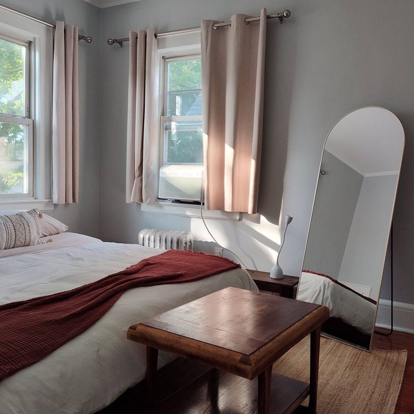 2 BR Private King Suite Walk to Train & Downtowns – Near NYC & EWR