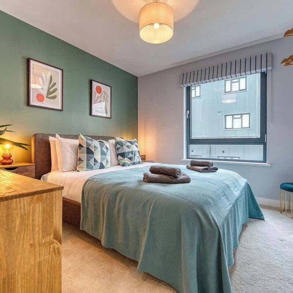 2-BR Spacious & Central Flat, near Ocean Village