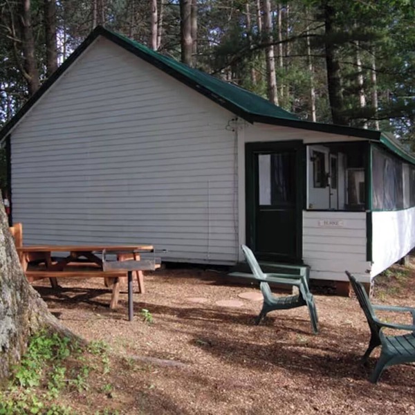 2 BR Waterfront Cottage Overlooking the Water and Mountain Sunsets!
