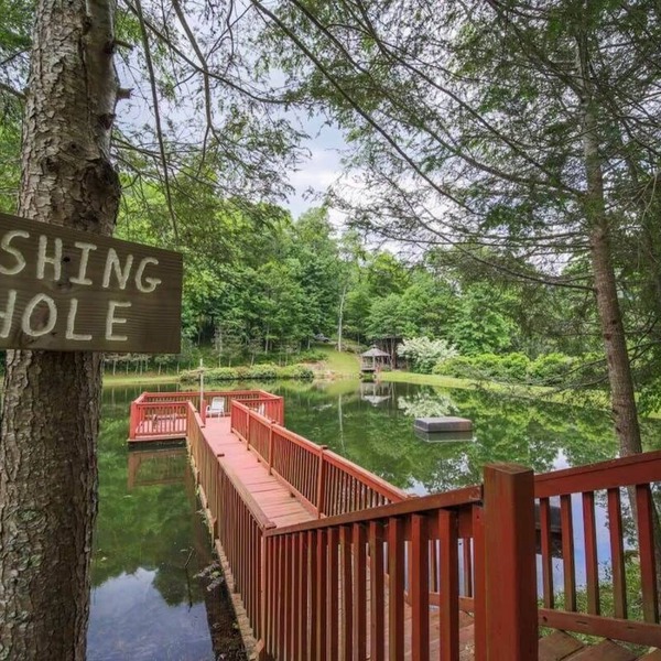 2 Cabins on Private Pond Sleeps 30 Sauna Hot Tub