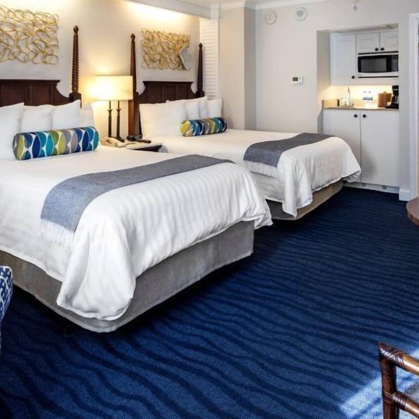 2 Comfortable Rooms By The Beach, Parking, Swimming Pools!