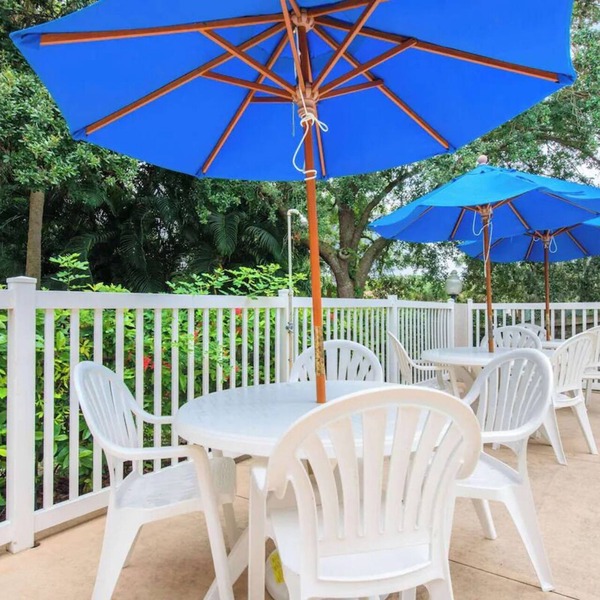 2 Convenient Rooms with 2 Double Beds for Short Stays Near Top Sarasota Spots