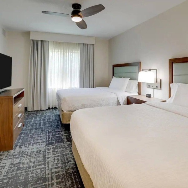 2 Convenient Suites Near Charles Pinckney Site – Enjoy Comfort for Families