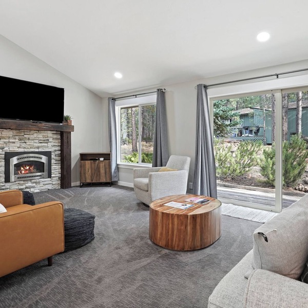 2 Killdeer - Remodeled, EV Charger, Hot Tub, Walk to Village, SHARC, Bikes