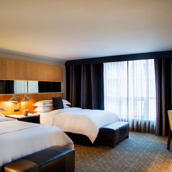 2 Modern Pet-Friendly Rooms w/Refined Decor Near Subway & Top Attractions