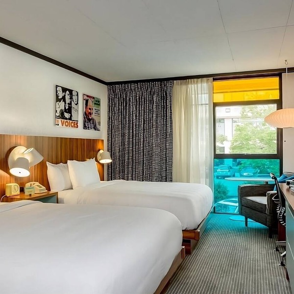 2 Pool View Units, 5-minute walk to Back Bay Fens! Valet Parking, Pool, Garden!