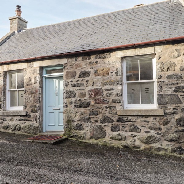 2 SEAFIELD PLACE, pet friendly, character holiday cottage in Portsoy
