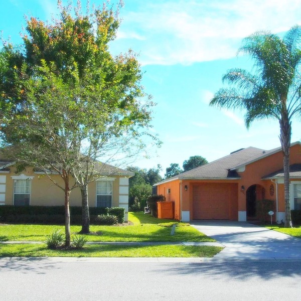2 Side-By-Side Single Homes, Each with own Prviate Pool/SPA, Hardwood/Tile floor