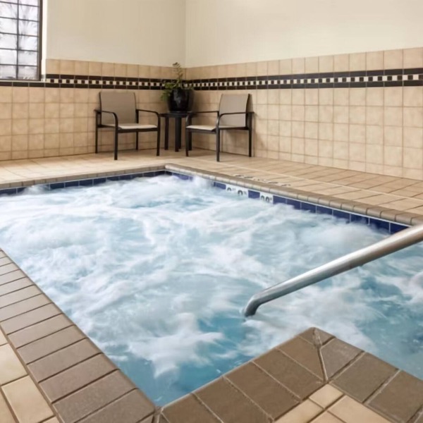 2 Spacious Suites Near Mall of America & MSP Airport with Breakfast Included