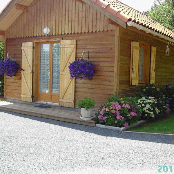 2-Star Air-Conditioned Chalet for Rent in Biscarrosse