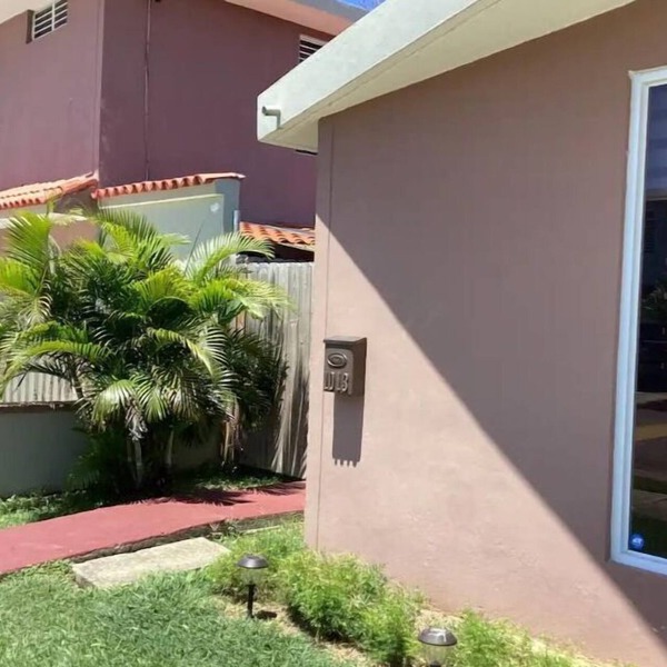 2 VILLAS 2 POOLSn Keep the family together n FIT 20 + PEOPLE