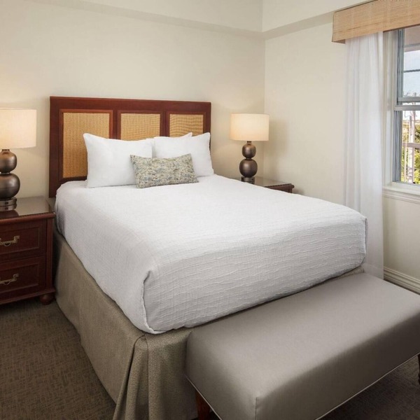 2 Windward Point Beachfront Resort, Hot Tub, Pool!