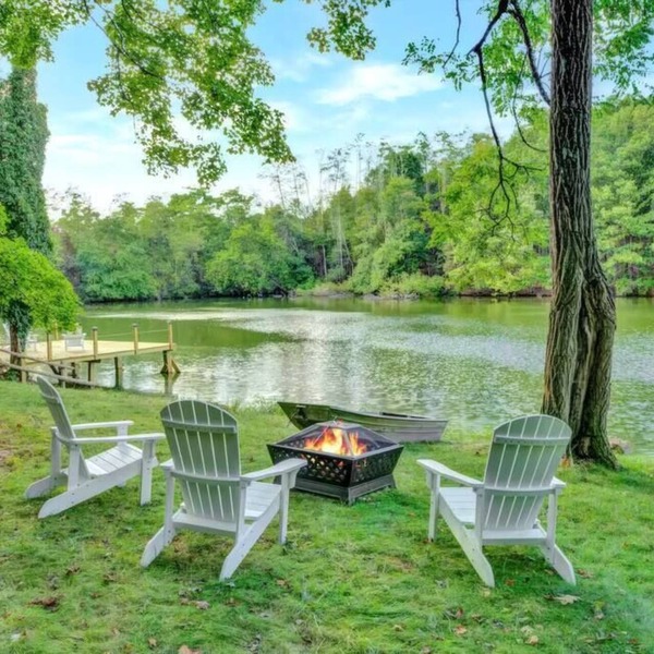 200-Acre Lakefront Estate/3 Homes, Sleeps 16+
