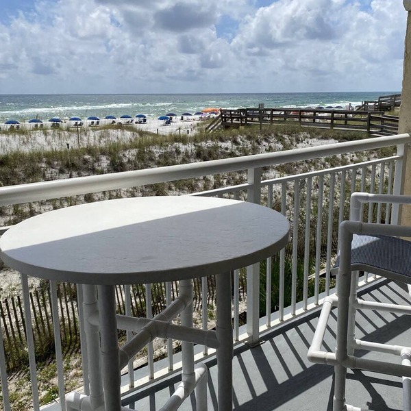 #201- GULF FRONT, END UNIT. BOOKING SPRING AND SUMMER! BCH SERVICE INCLUDING.!