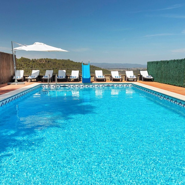 21 sleeps private pool villa & BBQ near Barcelona