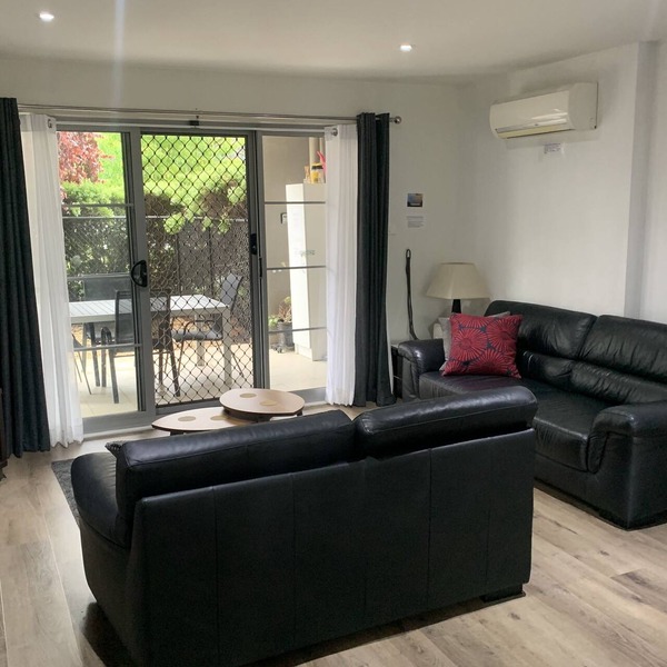 2B/2B, pets allowed, flexible bedding, ground floor courtyard