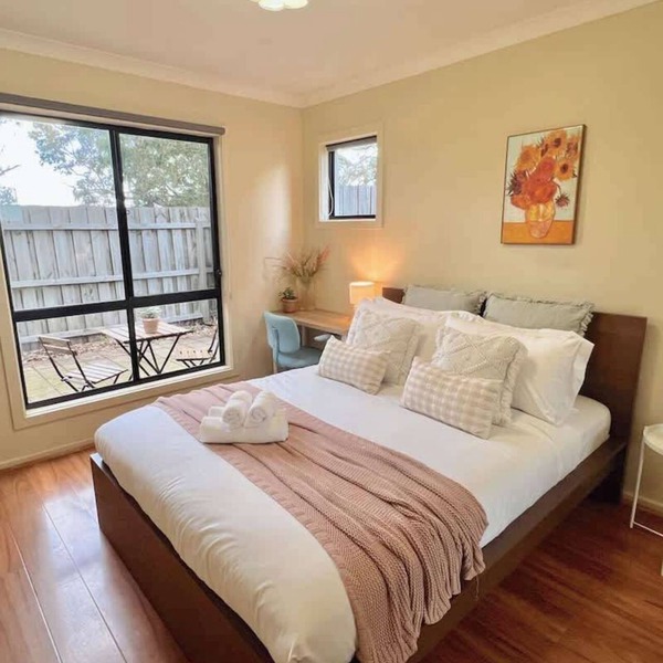 2B2B Parkside Retreat w Bathtub, Work and Relax