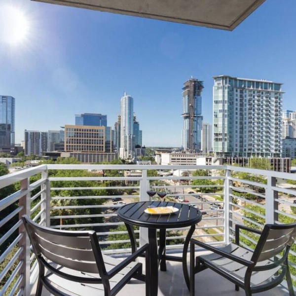 2BD/Austin - Full Kitchen, W/D, Balcony, Fire Pit!