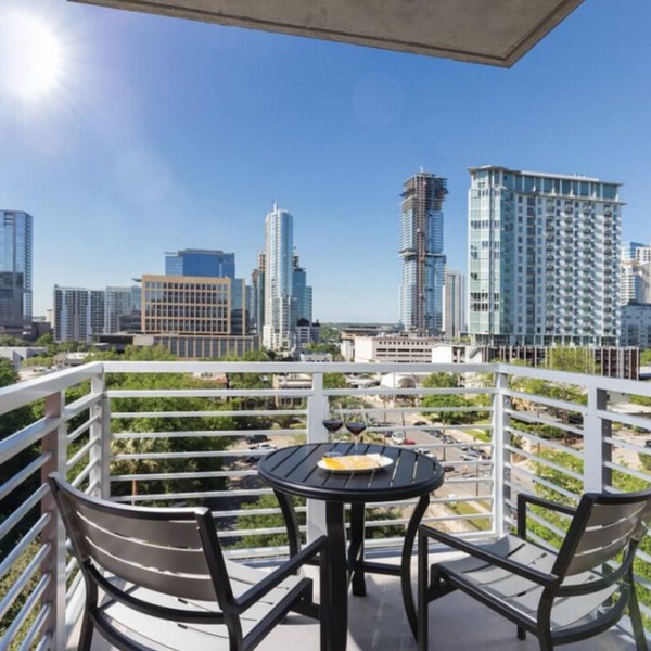 2BD/Austin - Full Kitchen, W/D, Balcony, Fire Pit!
