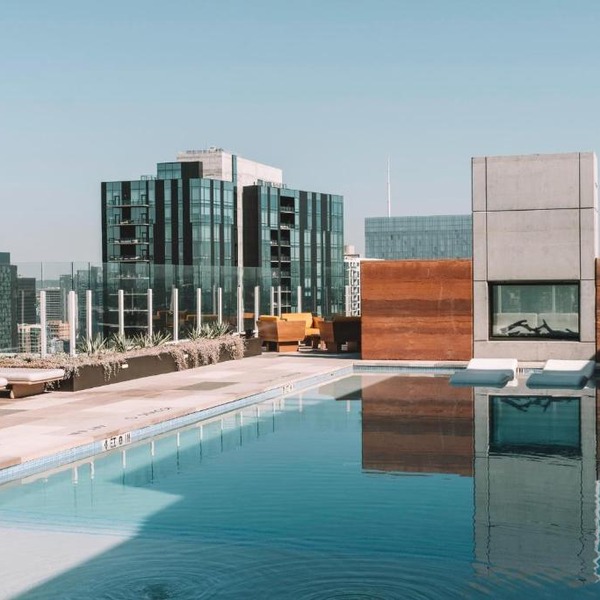 2BD Condo-Rainey St-Best views-RT Pool